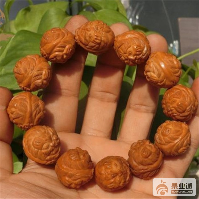24-猴头核桃核雕.jpg