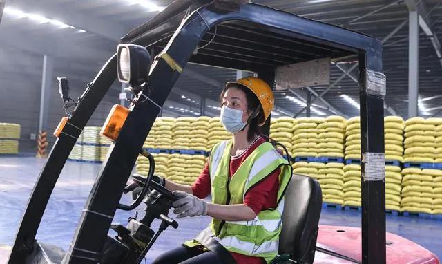 新华社：春耕时节，农资涨价苗头须警惕
